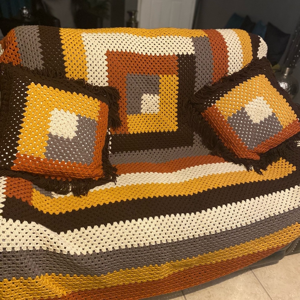 90x90 Queen size throw & 2 pillows Granny Square hand crafted crochet